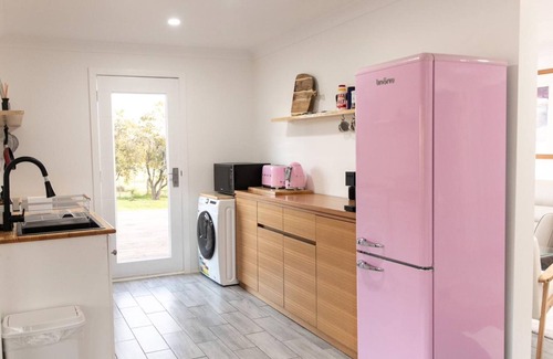 Keinbah Maison | Heart of Lovedale - Experience our charming pink home in Hunter Valley.
