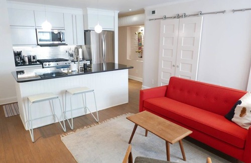 Mount Pleasant Appartement | Heart of Mount Pleasant - with parking!