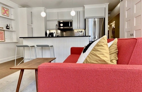 Mount Pleasant Appartement | Heart of Mount Pleasant - with parking!