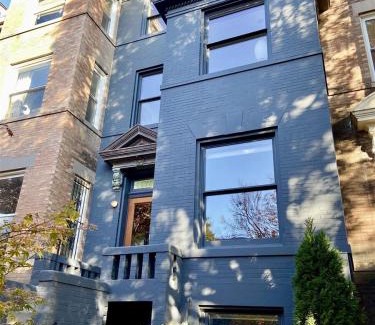 Mount Pleasant Appartement | Heart of Mount Pleasant - with parking