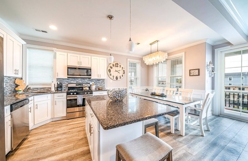 North End Maison | TOUT NOUVEAU: bloc de plage au cœur d'OC! avec ascenseur! 5 Bdrm / 4 bains, 16 personnes!