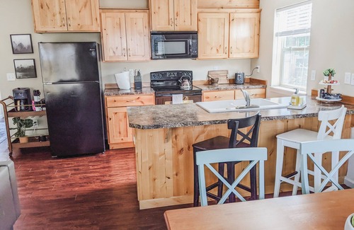 Philomath Maison | Heart of Philomath comfortable modern house 10 minutes to OSU