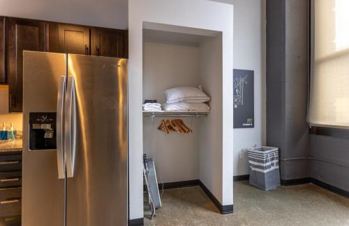 Strip District Appartement | Heart of Strip District - King Bd - Rooftop and Gym
