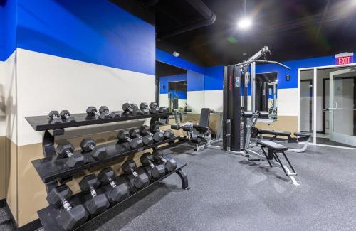 Strip District Appartement | Heart of Strip District - King Bd - Rooftop and Gym
