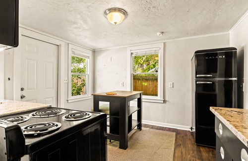 Historic Uptown Appartement | Heart of the City Hideaway 1 bed, 1 bath