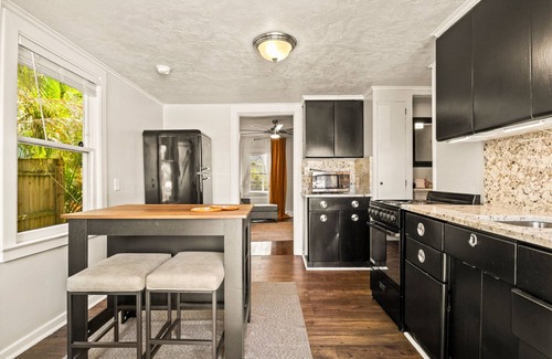 Historic Uptown Appartement | Heart of the City Hideaway 1 bed, 1 bath