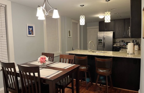 Logan Square Maison | Heart of the Museum District: Historic Renovated Logan Square Home