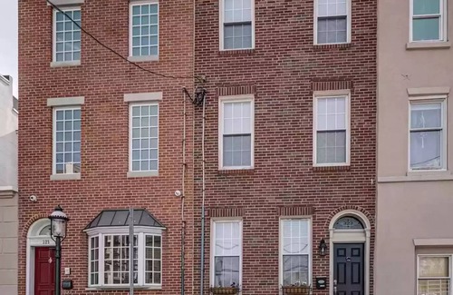 Logan Square Maison | Heart of the Museum District: Historic Renovated Logan Square Home