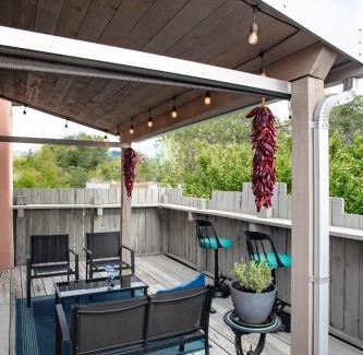 Santa Fe Maison | Heart of Vibrant Railyard-Downtown Loft with Radiant Heat and Deep Luxurious Soaking Tub
