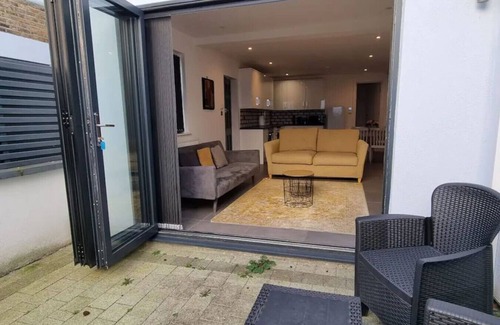 Southfields Appartement | Heart Warming 1 Bed Apt with Private Patio