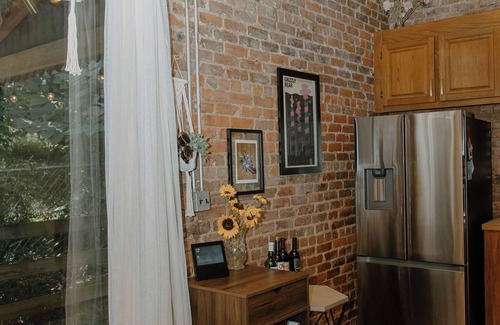 Eatonton Maison | Heartwood Loft B! A Unique Modern Cozy Loft in Downtown Eatonton