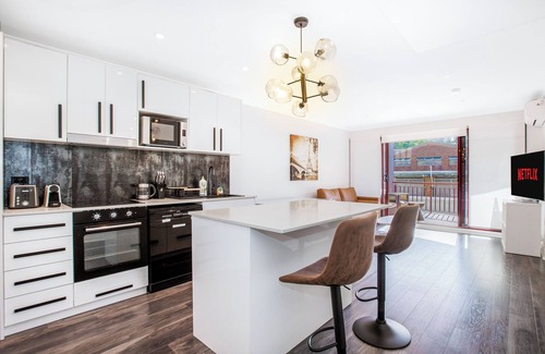 Redfern Appartement | Heated 1 bedroom on quiet street, walk to Central