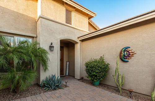 San Tan Valley Maison | Heated Pool! 2 King Bedrooms Perfect for Sharing! 30 Night min.