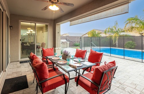 San Tan Valley Maison | Heated Pool! 2 King Bedrooms Perfect for Sharing! 30 Night min.