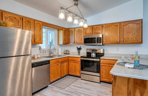St. Augustine South Maison | Heated Pool, 5 minute Walk to River Park with Boat Ramp, Near Downtown & Beach, $300 in Free Tickets