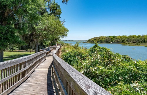 St. Augustine South Maison | Heated Pool, 5 minute Walk to River Park with Boat Ramp, Near Downtown & Beach, $300 in Free Tickets