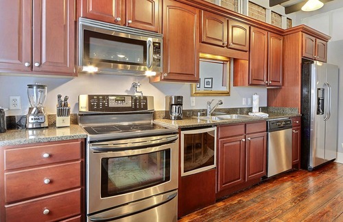 Yamacraw Village Maison | Emplacement! Emplacement! Emplacement! Ce merveilleux Loft Broughton Street a tout.