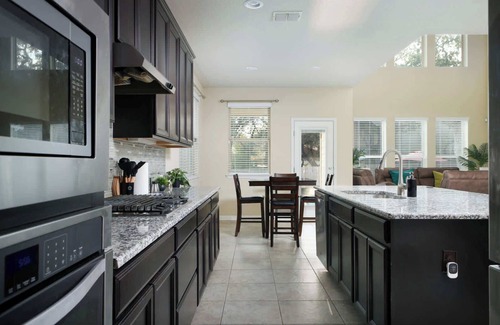 San Antonio Maison | Heated Pool, Arcade, Billiards with Two master suites