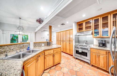 Lake Ida Shores Maison | Heated Pool! Close To Beach+Avenue! Quaint Style!