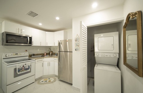 Caloosahatchee Appartement | Heated Pool Hangout half mile from Downtown Cape Coral ---NEWLY RENOVATED---