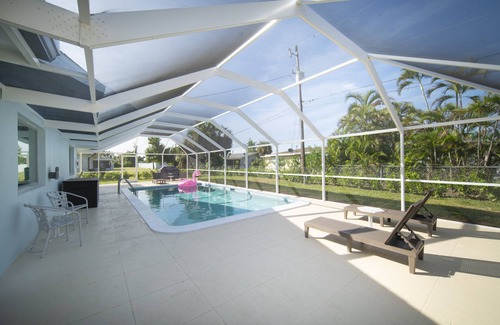 Caloosahatchee Appartement | Heated Pool Hangout half mile from Downtown Cape Coral ---NEWLY RENOVATED---