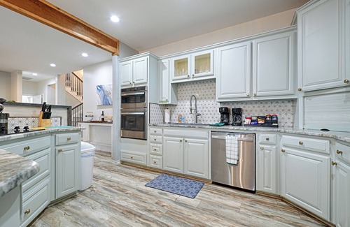 Azle Maison | Heated Pool, Hot tub, 17 beds, Pickleball, 2 Game Rooms, Arcades