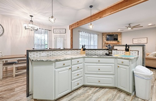 Azle Maison | Heated Pool, Hot tub, 17 beds, Pickleball, 2 Game Rooms, Arcades