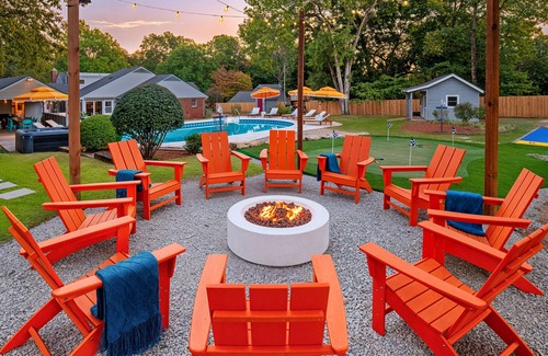 Tulsa Maison | Heated Pool ~ Hot tub ~ Pickleball ~ Putt Putt ~ Game Room ~ Fire Pit ~ Bowling