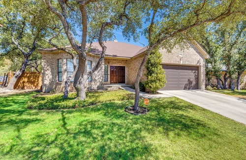 Woods of Shavano Maison | Heated Pool, Hot Tub, Gym, Fenced Outdoor Hangout, Blackstone and Traeger Grills