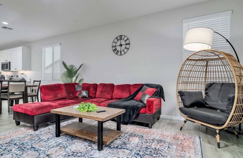 Maricopa County Maison | Heated Pool! King Bed, Pool Table, Ping Pong