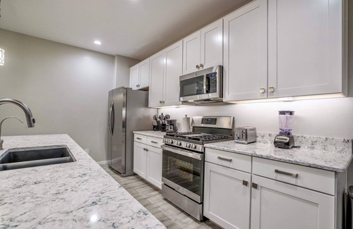 Maricopa County Maison | Heated Pool! King Bed, Pool Table, Ping Pong