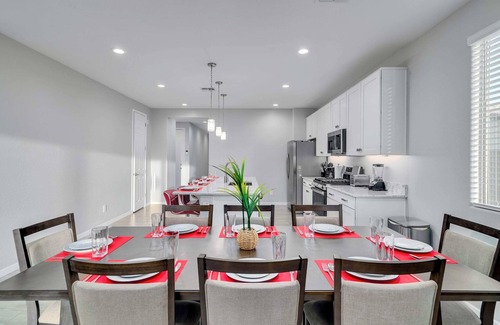 Maricopa County Maison | Heated Pool! King Bed, Pool Table, Ping Pong