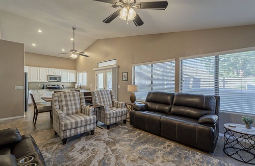 Gilbert Maison | ~Private Heated Pool/Spa, King bed, Ping Pong, Excellent Location!