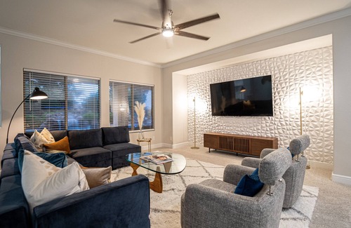 Queenland Manor Maison | Heated Pool/Spa. Putting Green. Ping Pong. Bikes. Family Fun.