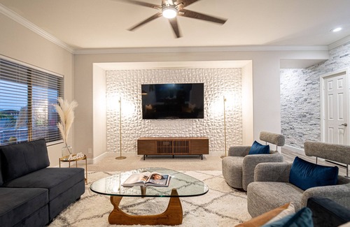 Queenland Manor Maison | Heated Pool/Spa. Putting Green. Ping Pong. Bikes. Family Fun.