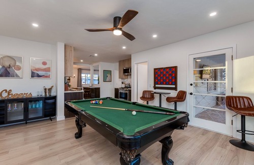 Village Grove Maison | ☆ Heated Pool & Spa! Putting Green! Pool Table! Ping Pong! The Sweet Life ☆