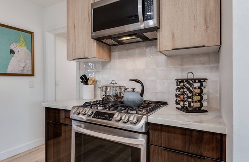 Village Grove Maison | ☆ Heated Pool & Spa! Putting Green! Pool Table! Ping Pong! The Sweet Life ☆