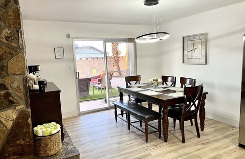 Paradise Maison | HEATED Pool, Spacious home 7 MIN to airport*