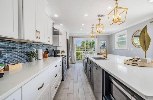 Indian Rocks Beach Maison | Heated Pool Waterfront Boat Slip Pets Games 7BR