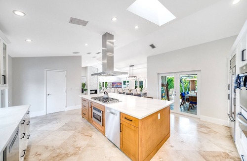 Tropic Isle Maison | Heated Pool & Waterfront! Close 2 Beach & Avenue!