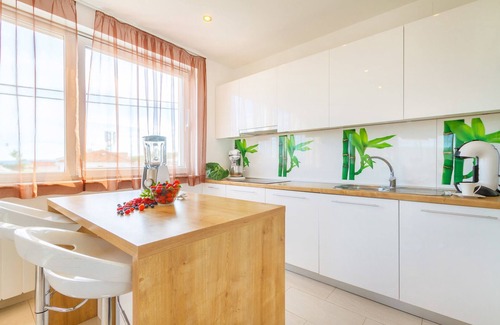 Kornic Villa | Piscine sur le toit chauffée avec vue sur la mer, jacuzzi, sauna, fitness, aire de jeux pour enfants, plongée