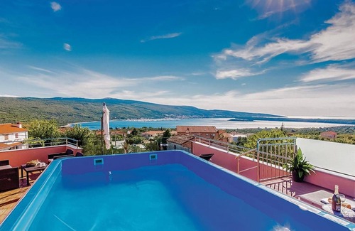 Kornic Villa | Piscine sur le toit chauffée avec vue sur la mer, jacuzzi, sauna, fitness, aire de jeux pour enfants, plongée