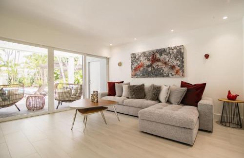 Harbor Beach Maison | Heated Saltwater Pool Beach Location NYC Art
