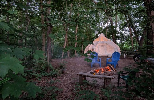 Kasbeer Location De VR | Heated Tent, Queen Bed in Forest on Farm w Animals
