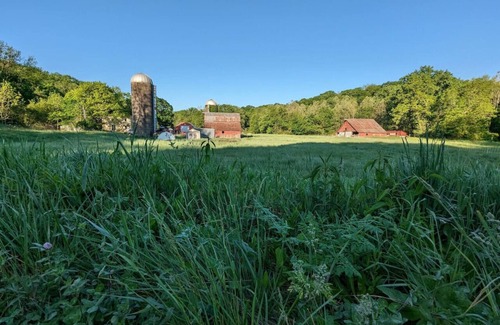 Kasbeer Location De VR | Heated Tent, Queen Bed in Forest on Farm w Animals