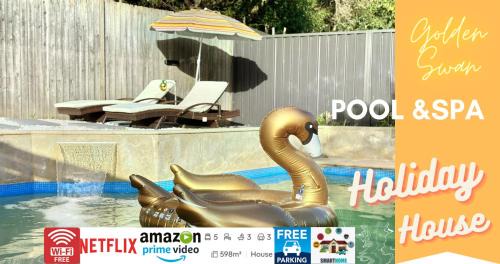 Marsfield Maison | Heated toilet seat - Air Conditioning- Hot Tub Spa - Dryer - Electrical BBQ Grill - Pool - Arcade Games at Golden Swan Holiday House