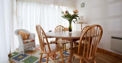 Boat of Garten Maison | Heath Cottage, Tranquil Cottage by the Woods