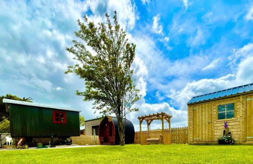 Knock Maison | Heather Cottage and Shepherds Hut
