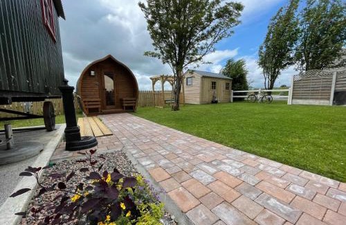 Knock Maison | Heather Cottage and Shepherds Hut