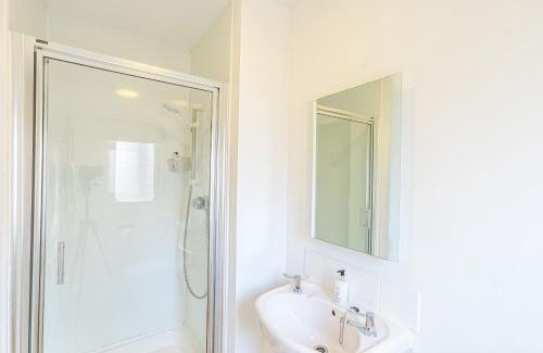 East Lewiston Maison | Heather Lodge 12 with Hot Tub